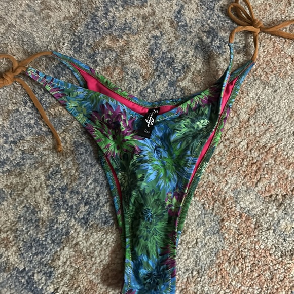 NWOT Regina Olga Penny Bikini Bottom in Green Flowers print Size 2 Medium Z68 - Picture 3 of 4